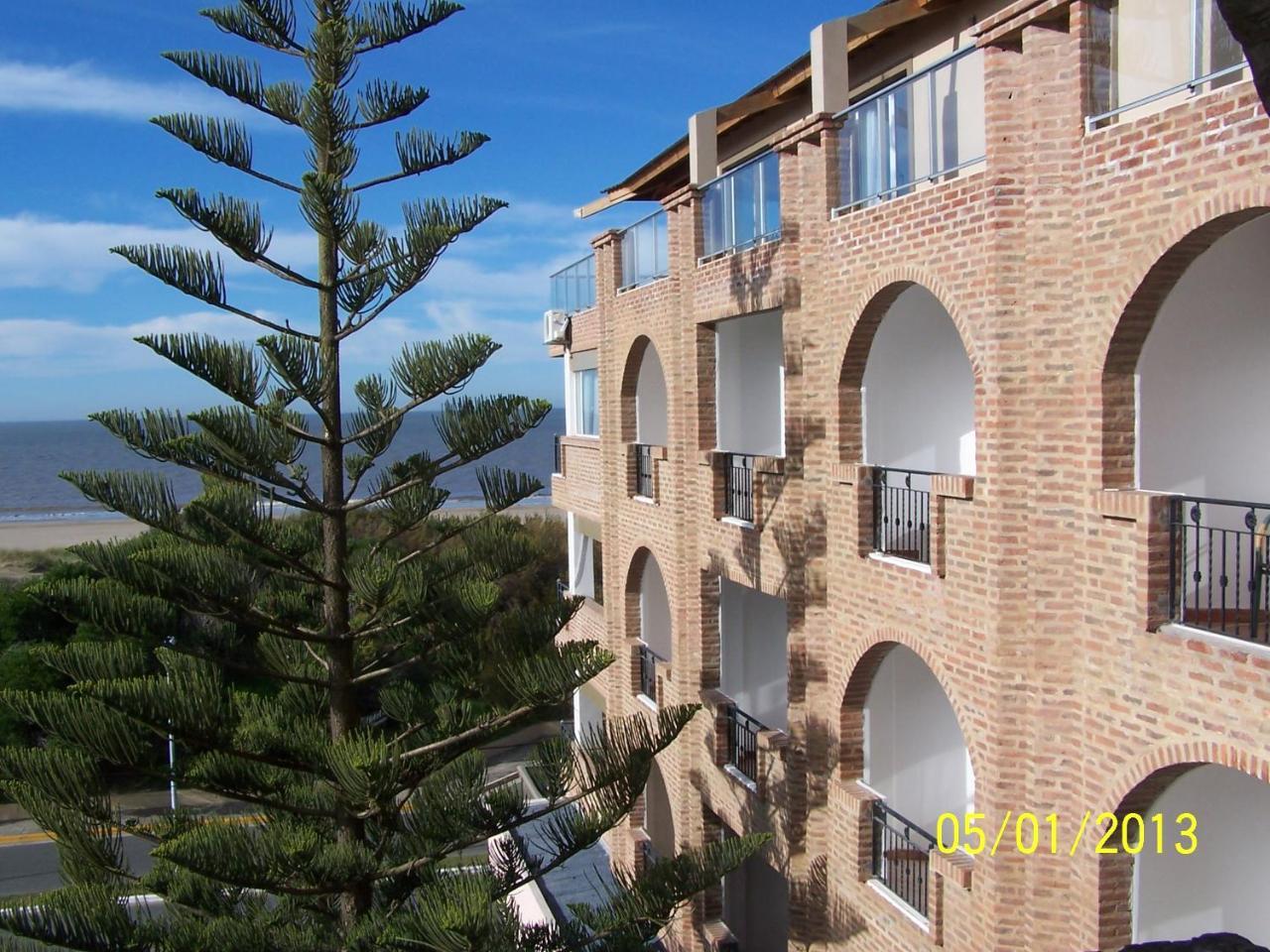 Costanera Mar Hotel & Suites San Clemente del Tuyú エクステリア 写真